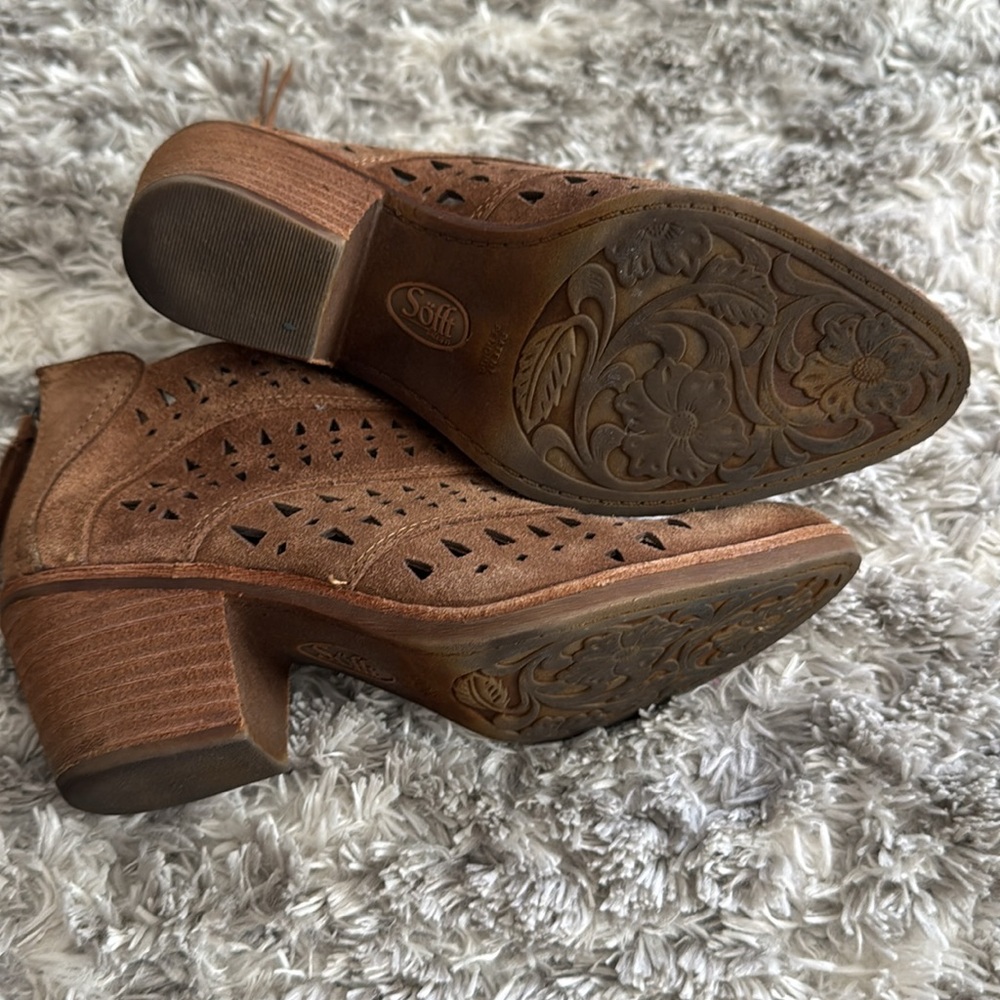 Sofft Westwood II 2 Pergorated Ankle Booties - Picture 9 of 10